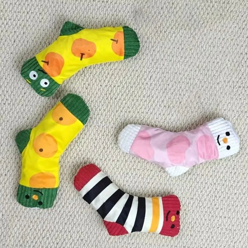 Cute Sound Making Pet Treat Dispenser Bite-Resistant Durable Chew Toy Squeaker Cartoon Socks Cat